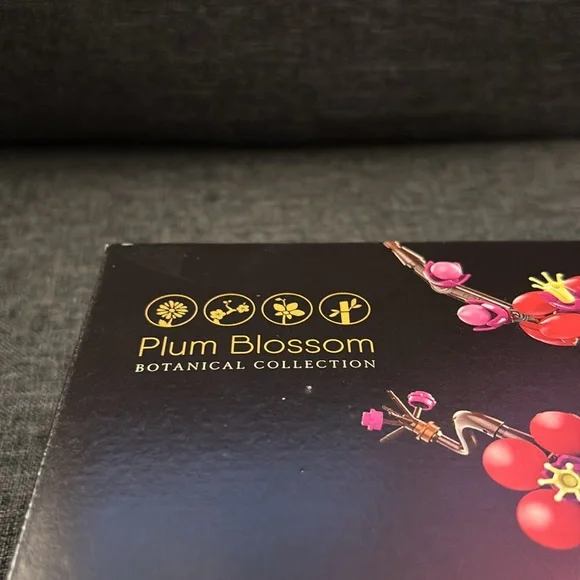 LEGO Plum Blossom Botanical Collection - Picture 3 of 13